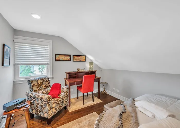 Serene & Charming 5br Getaway * Des Plaines