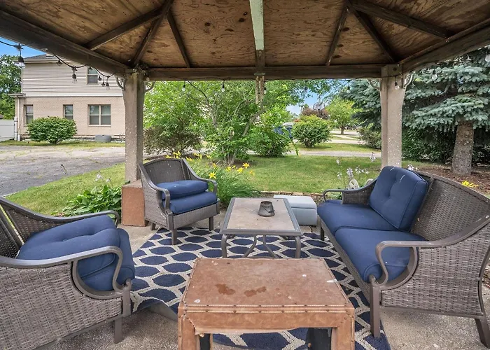 Serene & Charming 5br Getaway Des Plaines