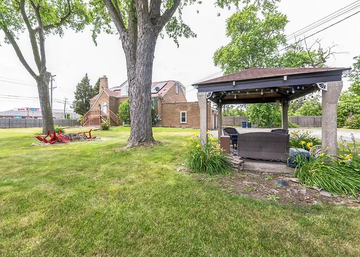Serene & Charming 5br Getaway * Des Plaines