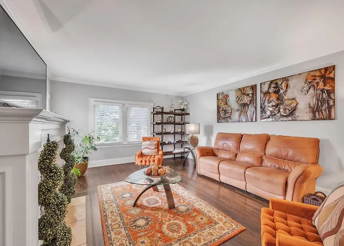 Serene & Charming 5br Getaway Holiday home Des Plaines