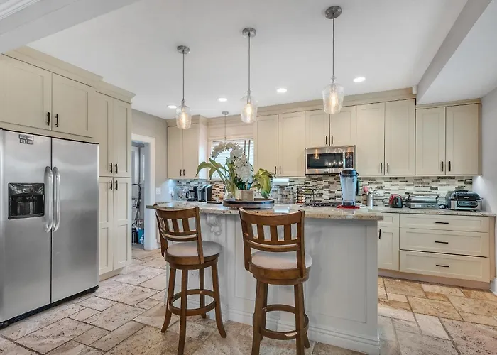 Serene & Charming 5br Getaway * Des Plaines